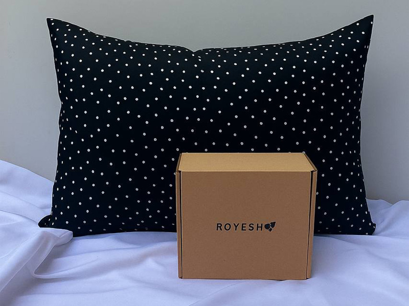 روبالشتی ساتن طرح خالخالی مشکی