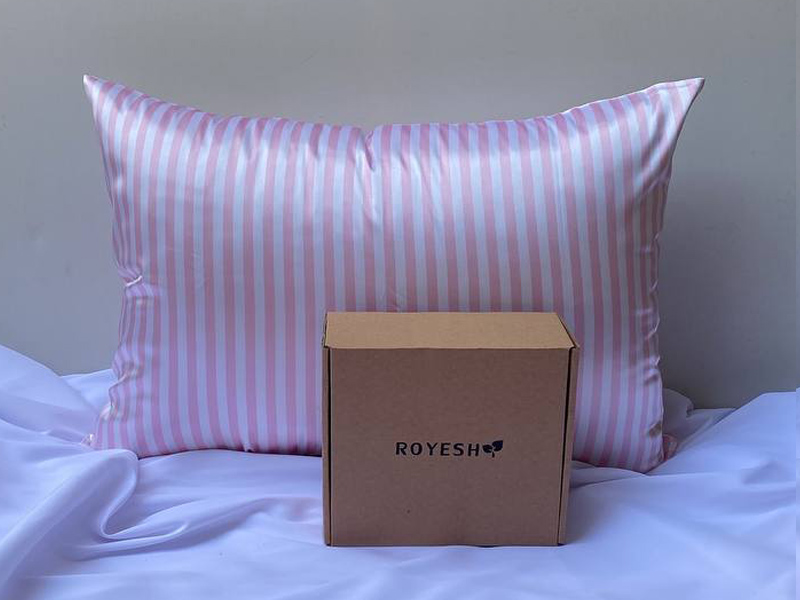 روبالشتی ساتن طرح راه راه صورتی