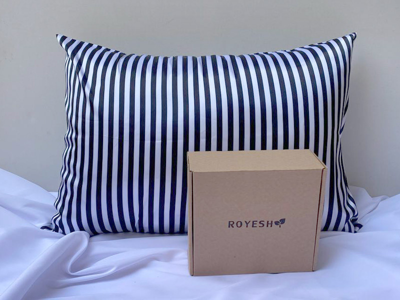 روبالشتی ساتن طرح راه راه مشکی